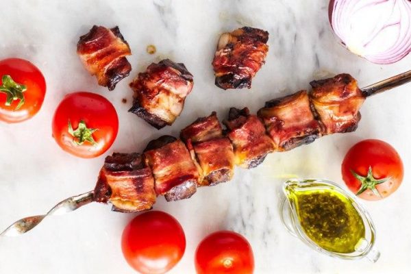 Шашлик з яловичої печінки з беконом